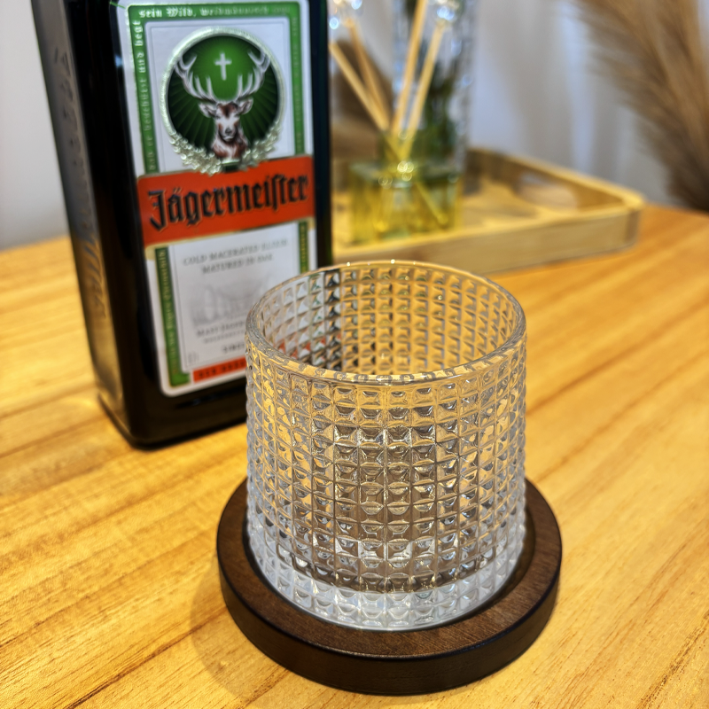 Copo Pulsar em vidro com base em bambu natural Casa Pitaya