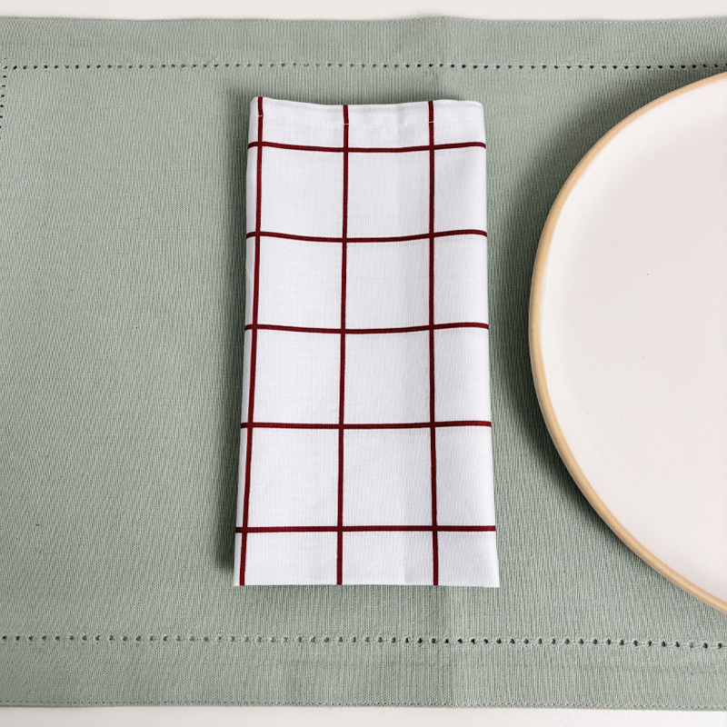 Kit com 4 guardanapos de tecido linhas e listras branco e vermelho Casa Pitaya