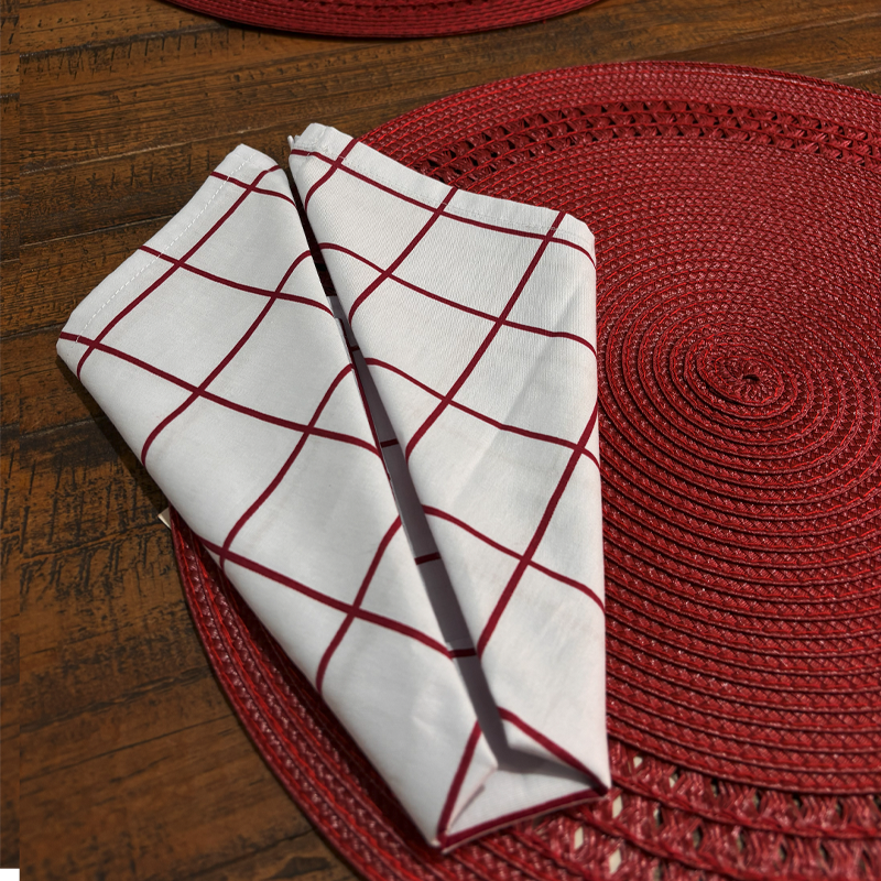 Kit com 4 guardanapos de tecido linhas e listras branco e vermelho Casa Pitaya